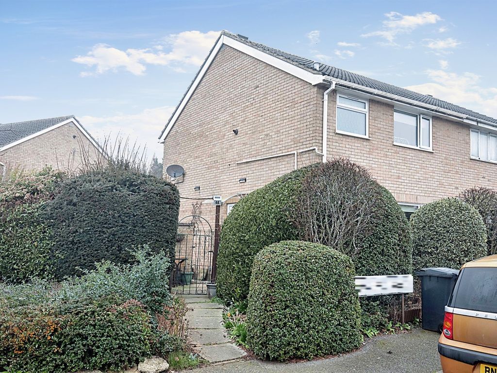 3 bed semidetached house for sale in Oleander Crescent, Northampton