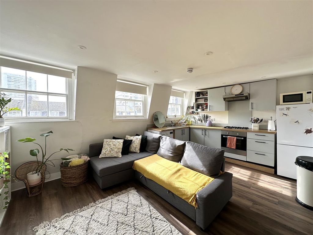 2 bed flat to rent in Oriental Place, Brighton BN1, £1,600 pcm Zoopla