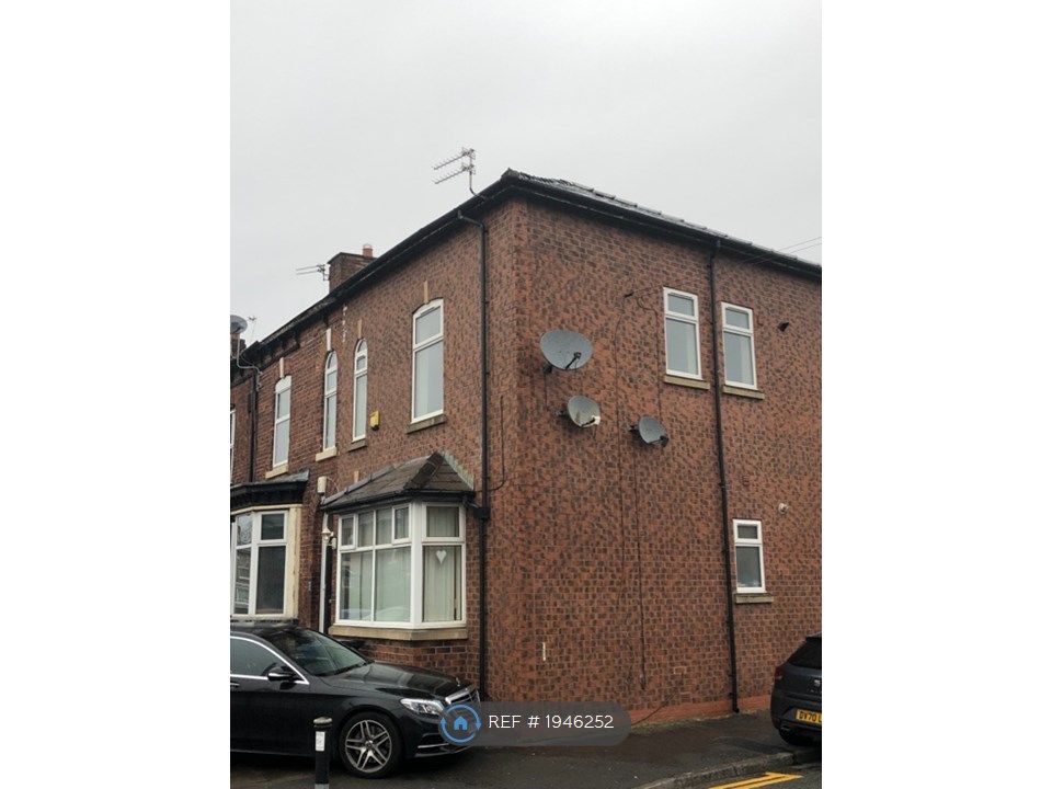 2 bed flat to rent in Shaw Heath, Stockport SK2, £940 pcm Zoopla