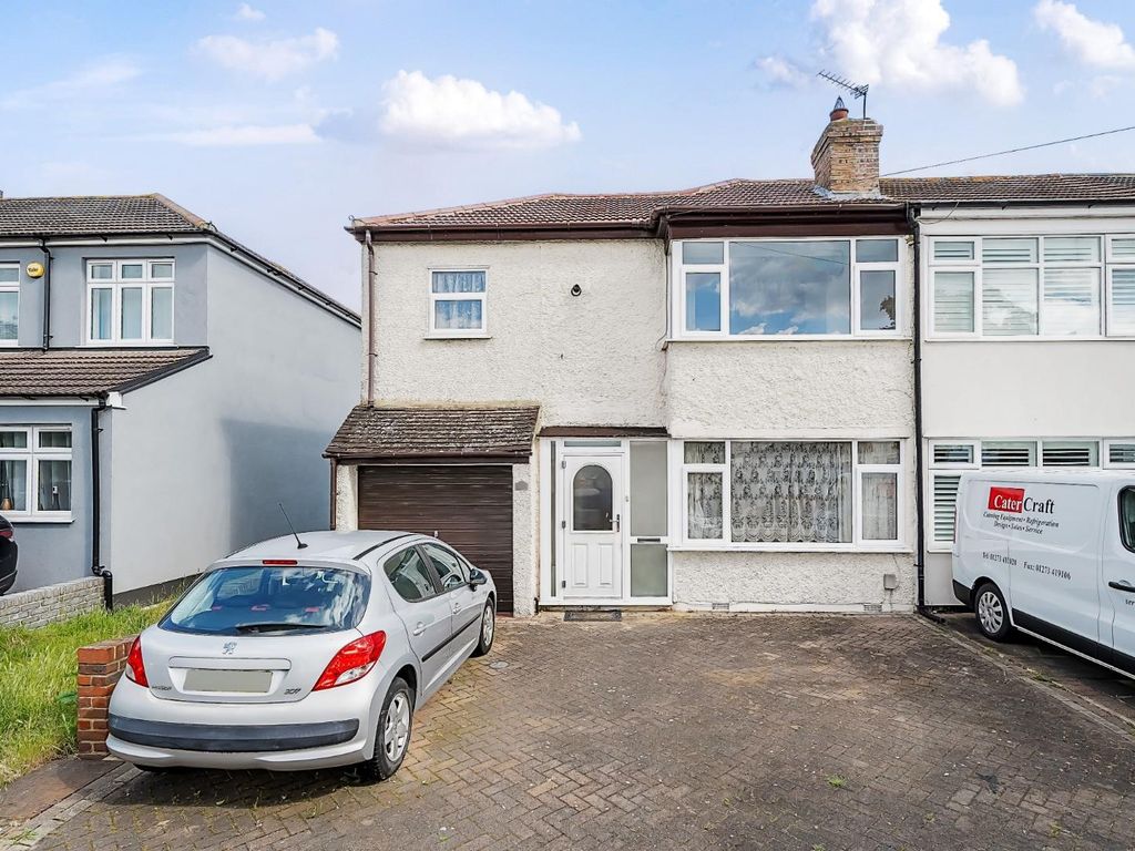 3 bed end terrace house for sale in Chestnut Avenue, Hornchurch RM12, £
