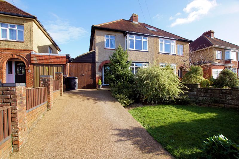 4 bed semidetached house for sale in Bury Close, Gosport PO12, £