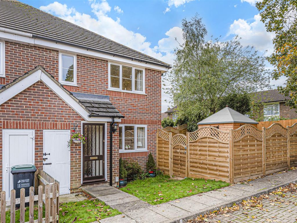 1 bed detached house for sale in Manor Way, Croxley Green