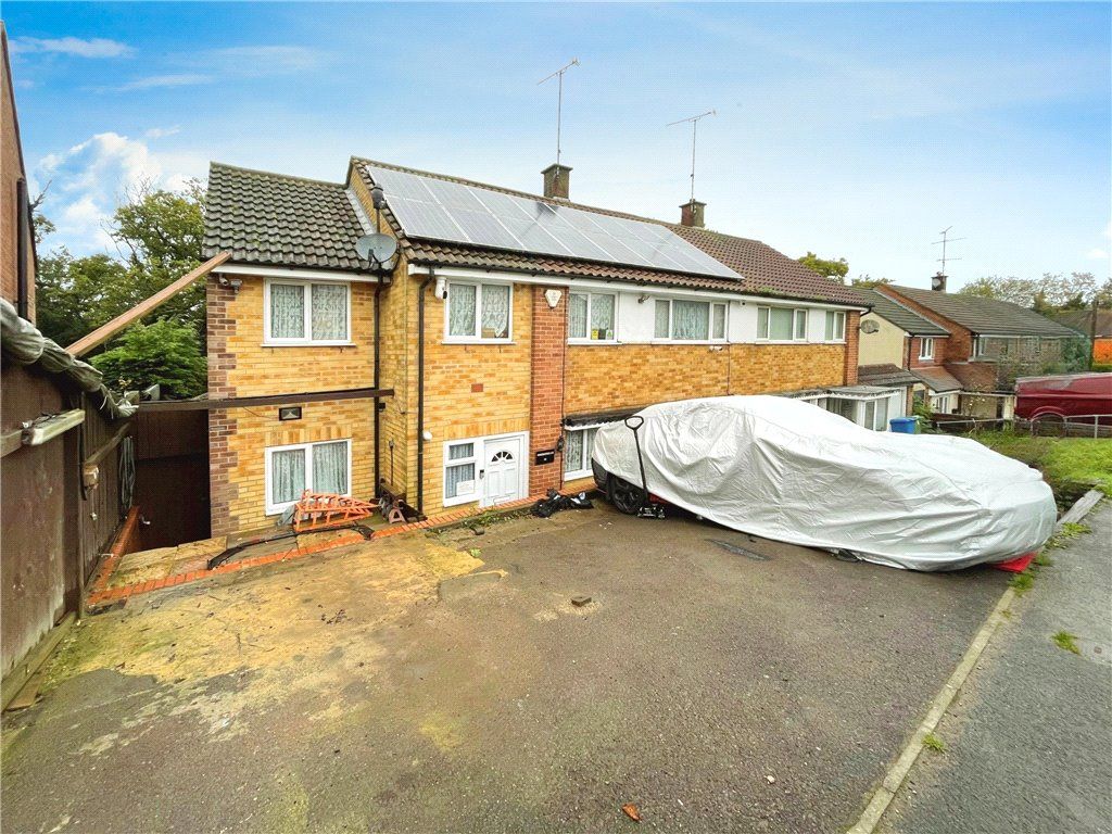 4 bed semidetached house for sale in Rowhill Avenue, Aldershot