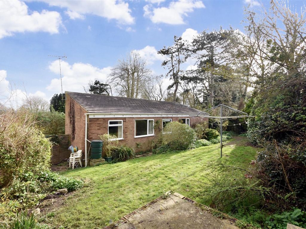 3 bed detached house for sale in Chestnut Hill, Linslade LU7, £499,995
