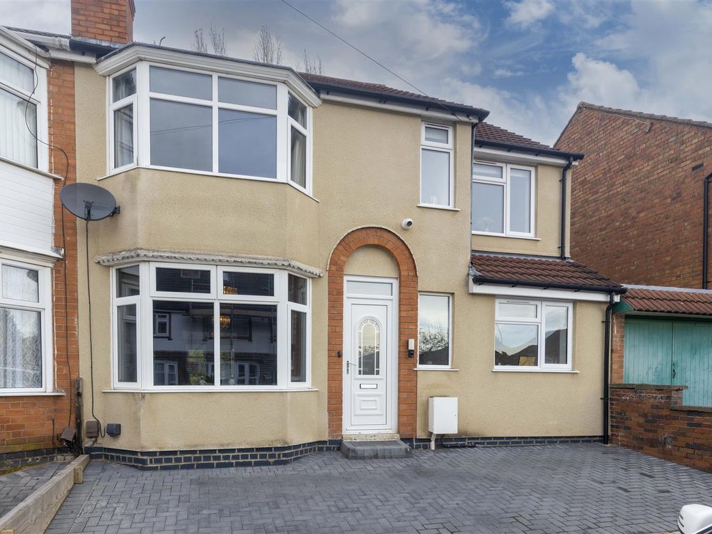 4 bed semidetached house for sale in Greenhill Road, Leicester LE2