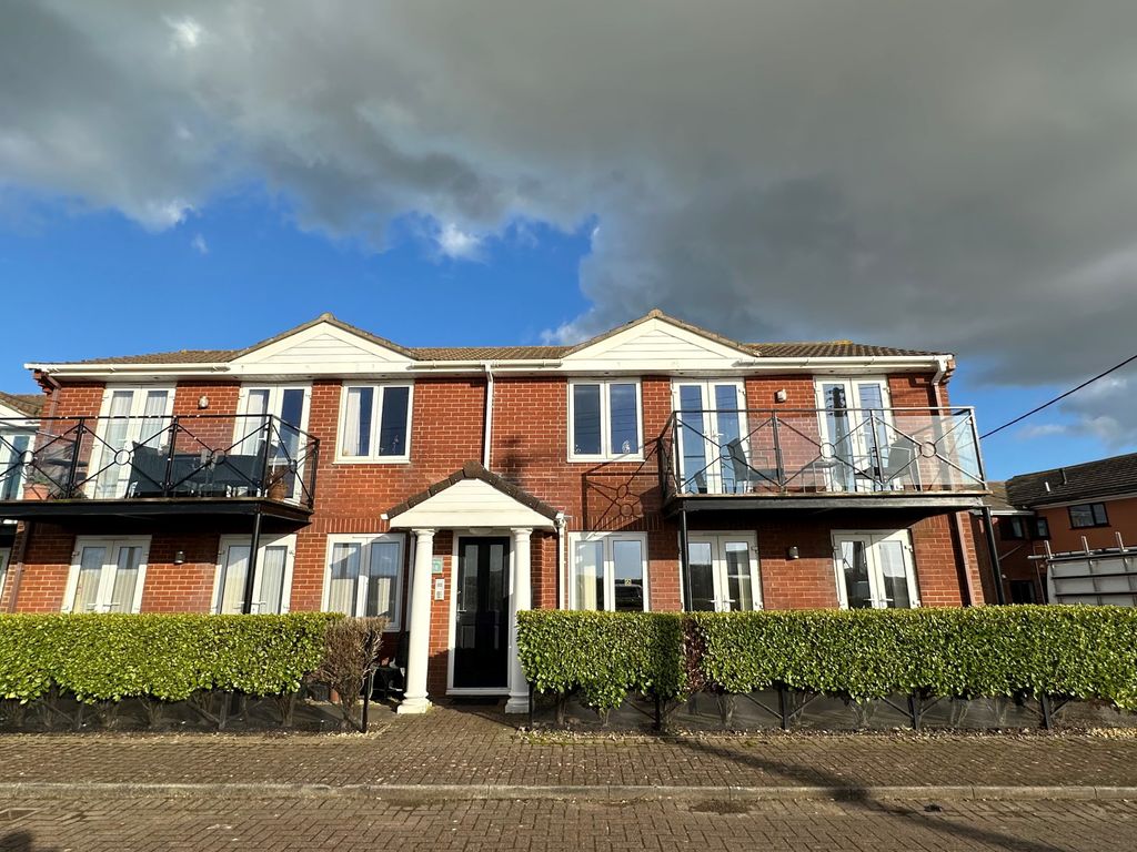 2 bed flat to rent in Beach Road, Kewstoke, WestonSuperMare BS22, £