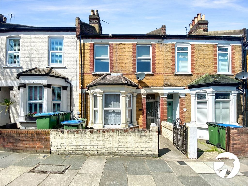 3 bed detached house to rent in Basildon Road, London SE2 Zoopla