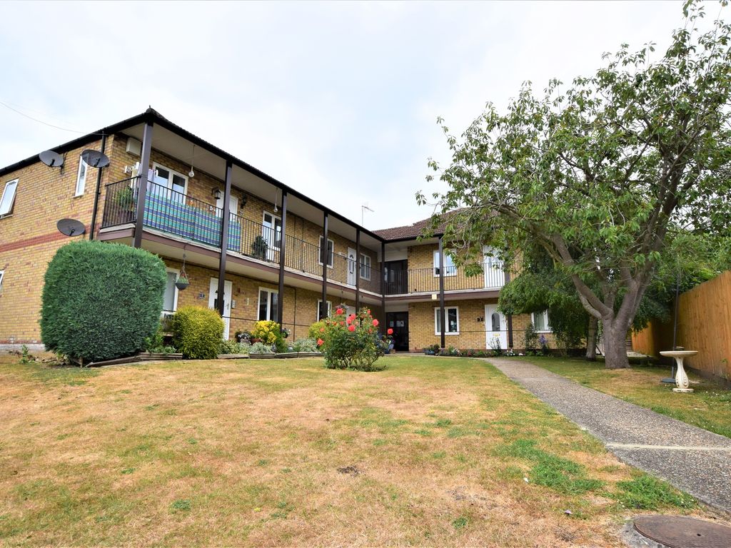 2 bed property for sale in Carrington Way, Braintree CM7, £140,000 Zoopla