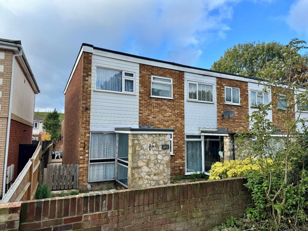 2 bed end terrace house for sale in Charlton Road, Shepperton, Surrey