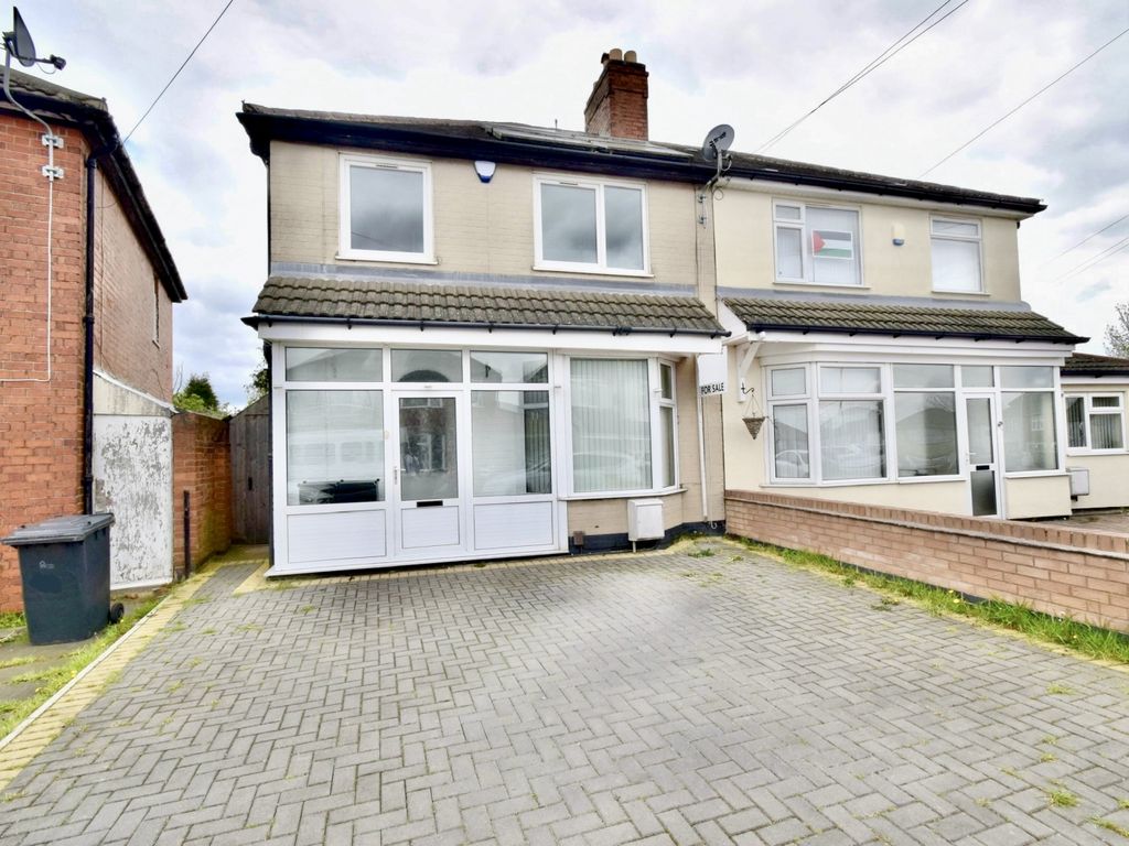 3 bed semidetached house for sale in The Circle, Evington, Leicester