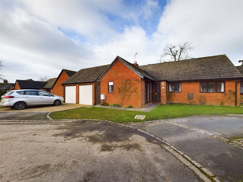 3 bed bungalow for sale in Orchard Way, Chinnor, Oxfordshire OX39 Zoopla