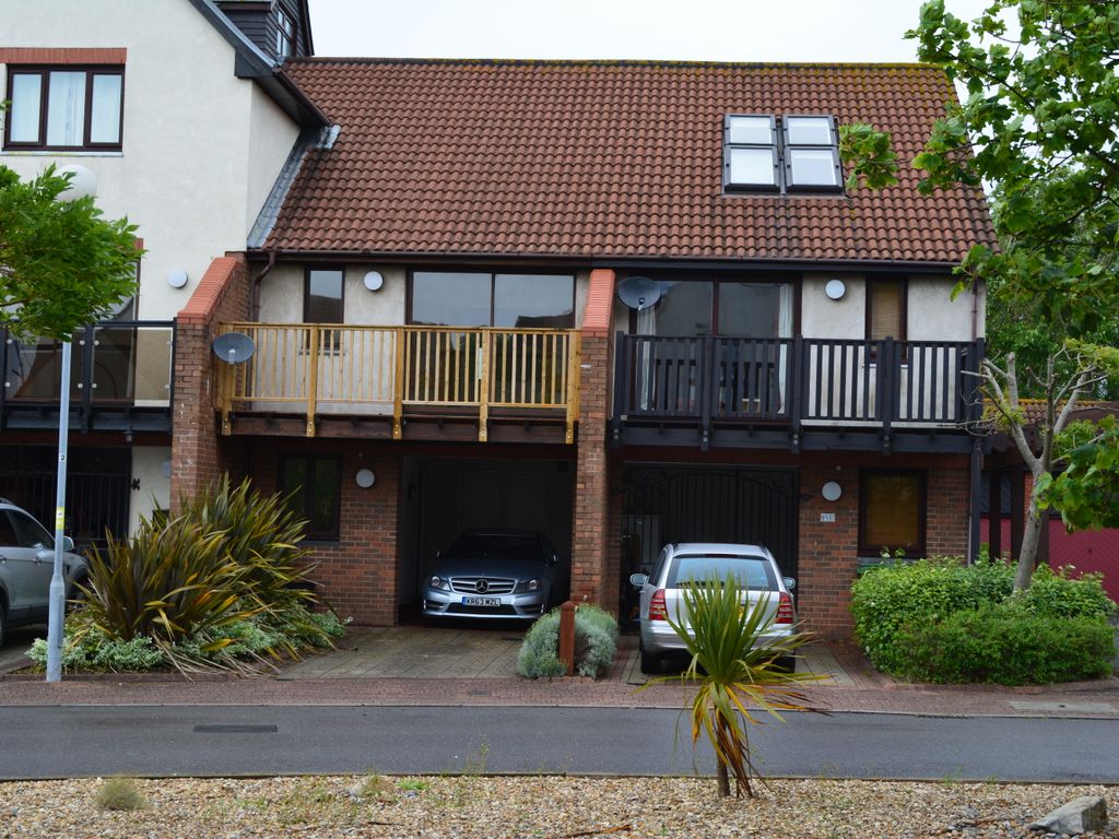 3 bed terraced house to rent in Holywell Drive, Port Solent, Portsmouth