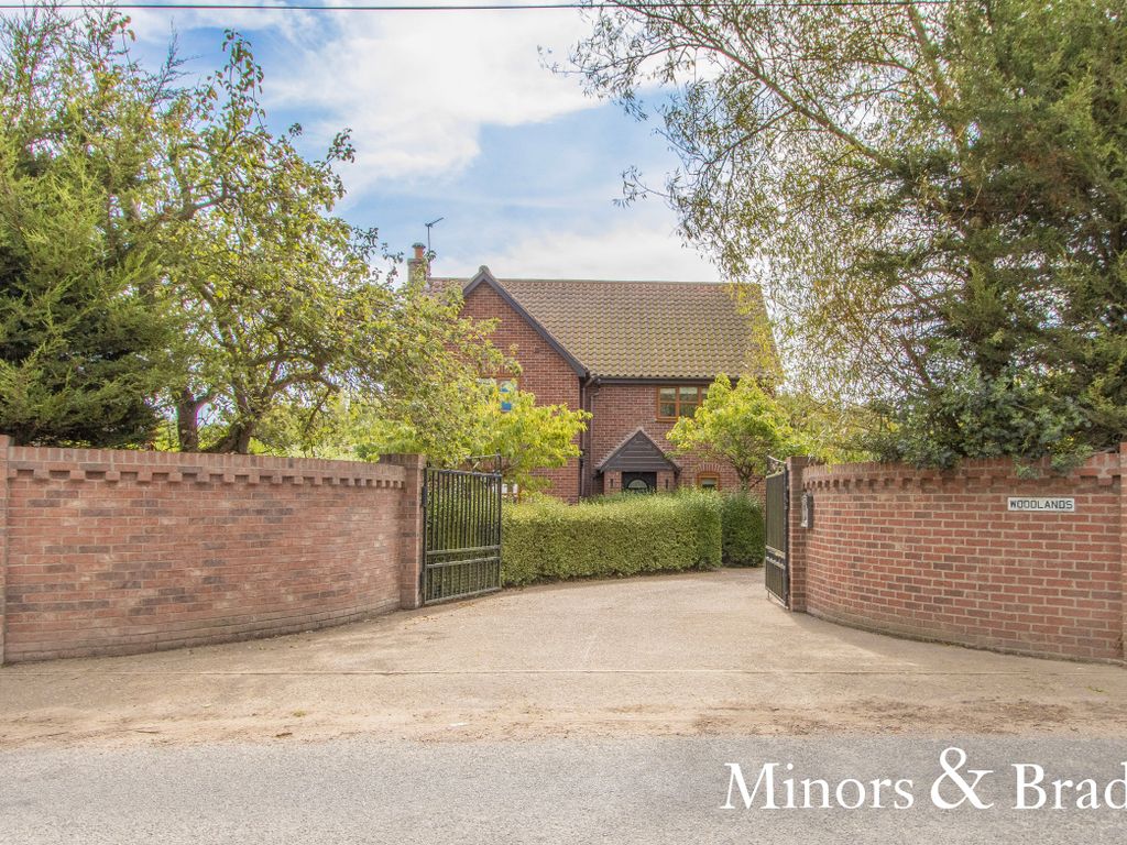4 bed detached house for sale in Halesworth Road, Redisham, Beccles