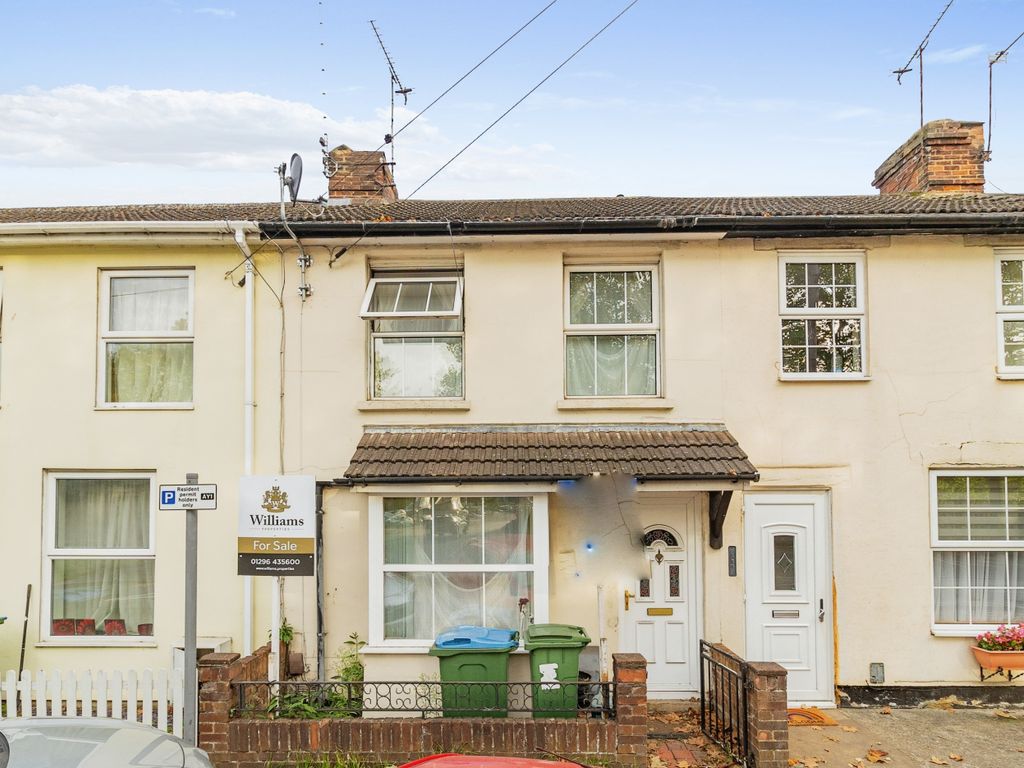3 bed terraced house for sale in Park Street, Aylesbury HP20, £300,000