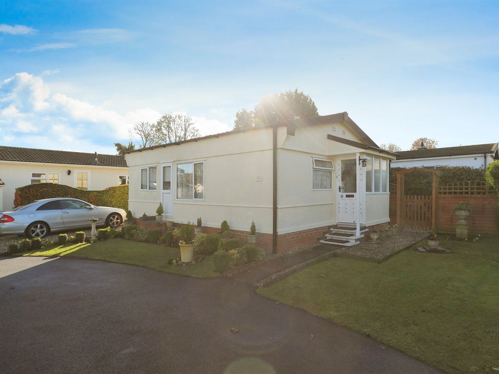 2 bed mobile/park home for sale in Woodcot Park, Wilmcote, Stratford