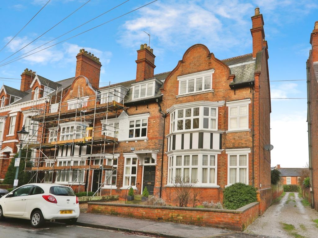6 bed semidetached house for sale in Westwood Road, Beverley, East