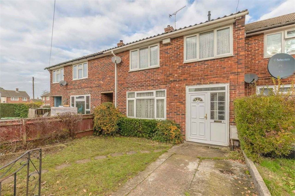 3 bed terraced house for sale in Long Furlong Drive, Slough SL2, £