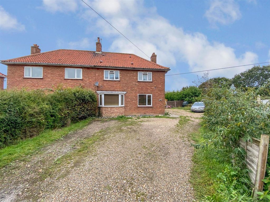 4 bed semidetached house for sale in Coronation Close, Happisburgh