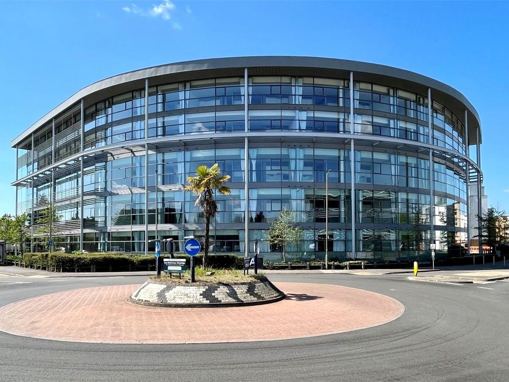 Studio to rent in Station Road, Addlestone, Surrey KT15, £1,123 pcm