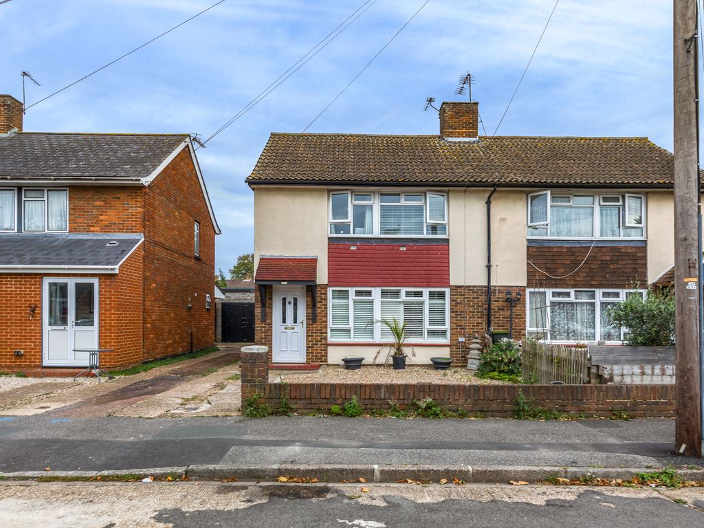 3 bed semidetached house for sale in St Annes Avenue, Staines TW19, £