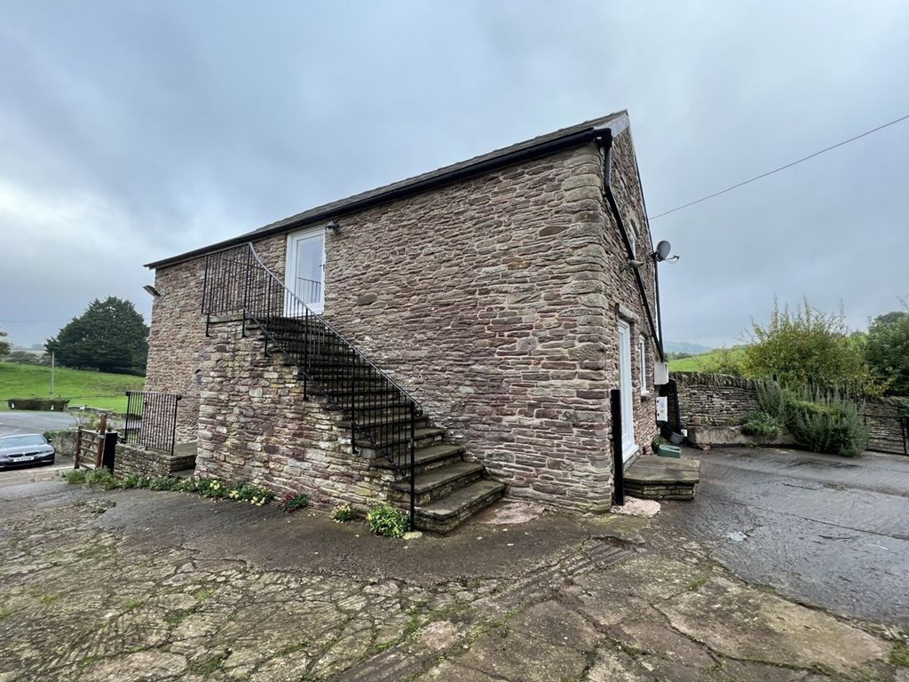 2 bed barn conversion to rent in Lower Tressenny, Grosmont, Abergavenny