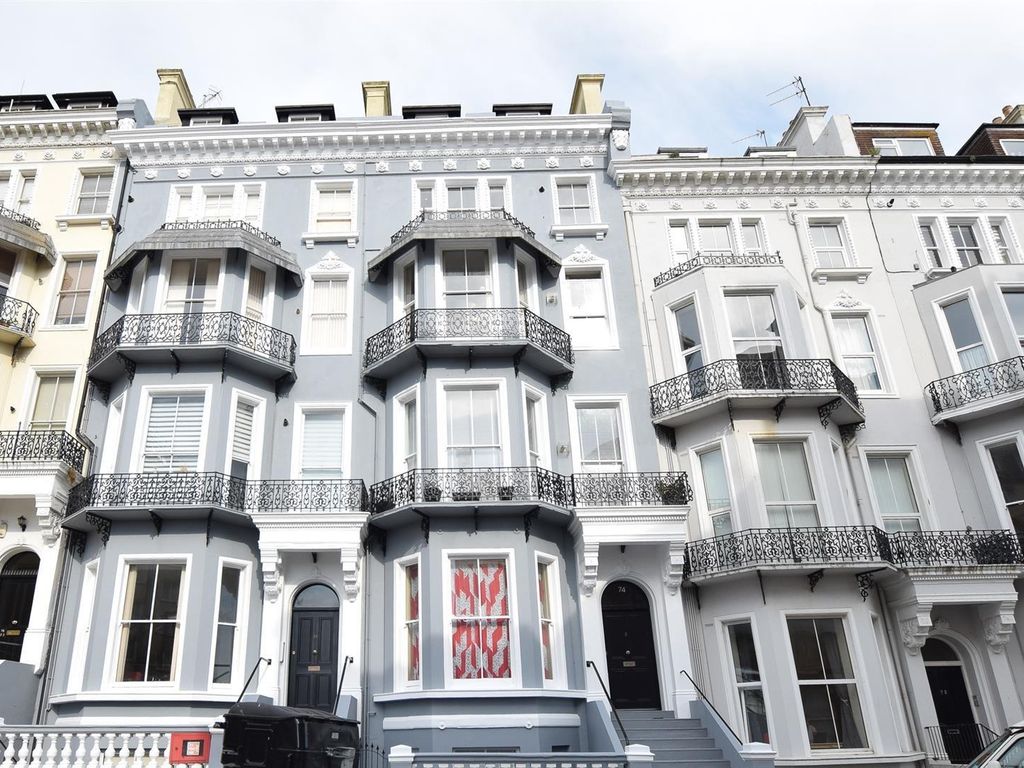 2 bed flat to rent in Warrior Square, St. LeonardsOnSea TN37, £1,200