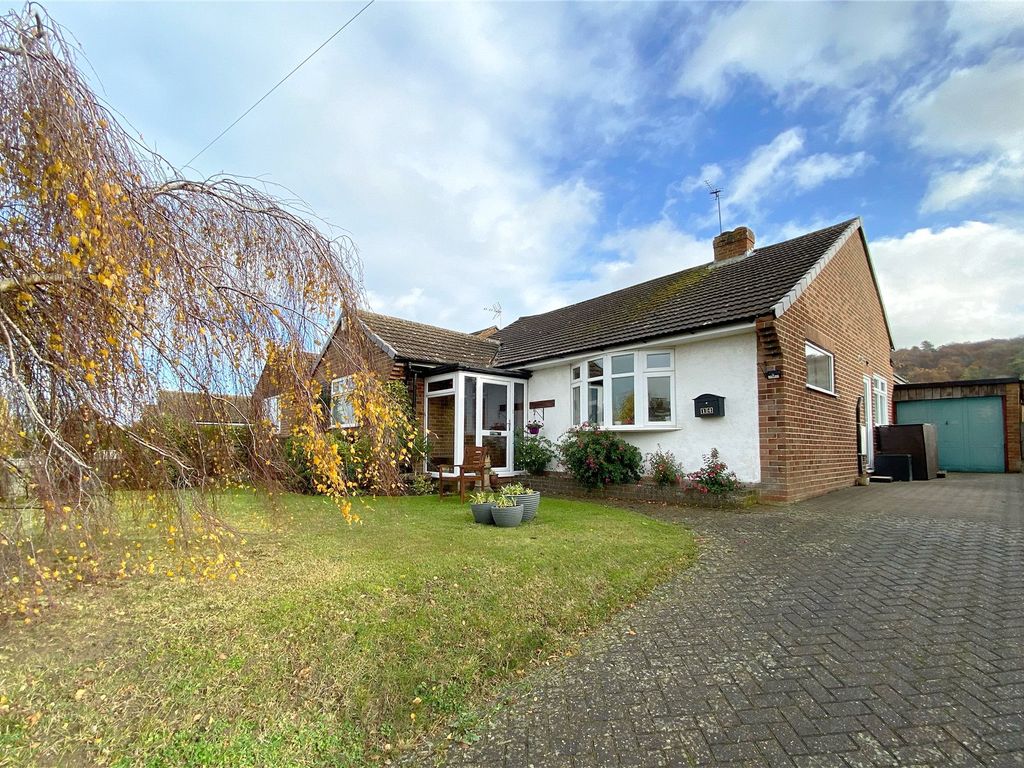 4 bed property for sale in Golden Hills, Chinnor OX39 Zoopla