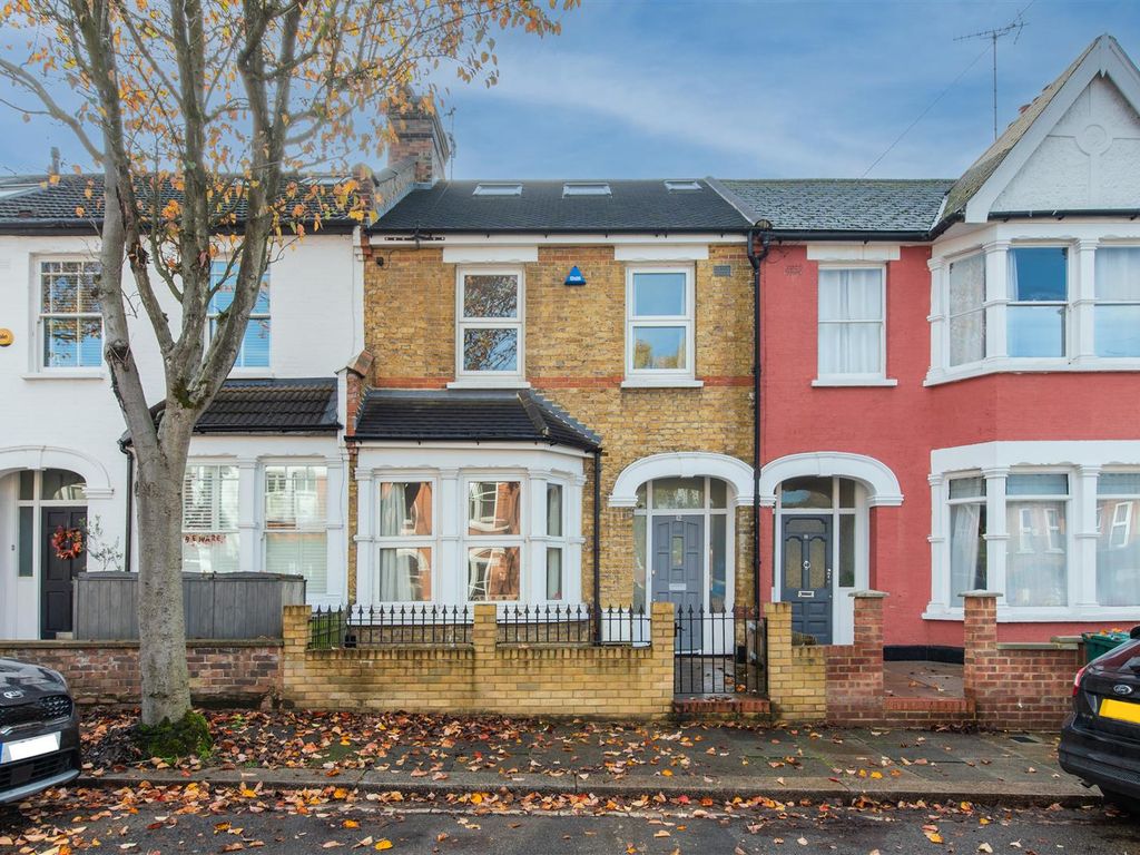4 bed terraced house to rent in Richmond Road, London N2, £3,000 pcm Zoopla