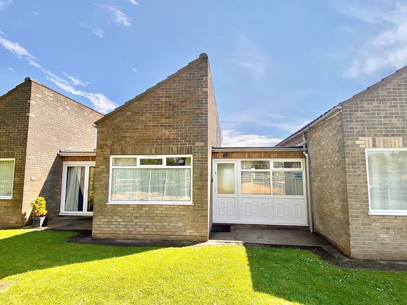 2 bed property for sale in Edward Road, WintertonOnSea, Great