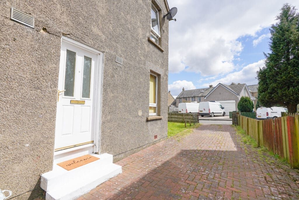 2 bed flat for sale in Birniehill Crescent, Bathgate EH48, £95,000 Zoopla