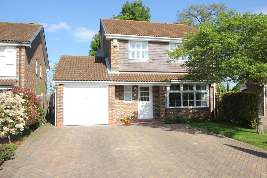 4 bed detached house to rent in Marriott Lodge Close, Addlestone KT15
