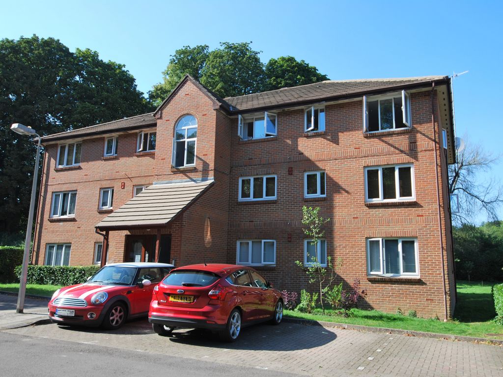 2 bed flat to rent in Tilebarn Close, HenleyOnThames RG9 Zoopla