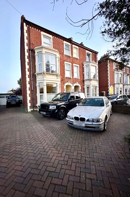 6 bed semidetached house for sale in Bury Road, Gosport, Hampshire