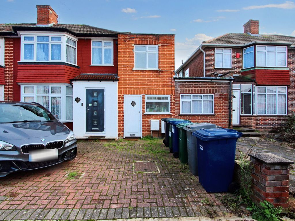 1 bed terraced house for sale in Angus Gardens, London NW9, £225,000