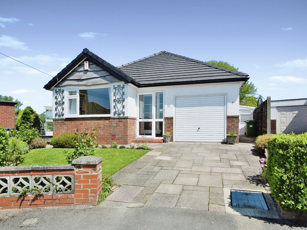 2 bed detached bungalow for sale in Meadow Close, High Lane, Stockport