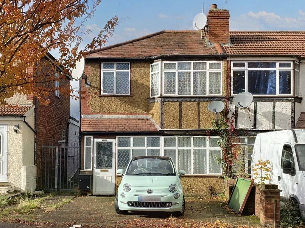 3 bed end terrace house for sale in Whittington Avenue, Hayes UB4, £