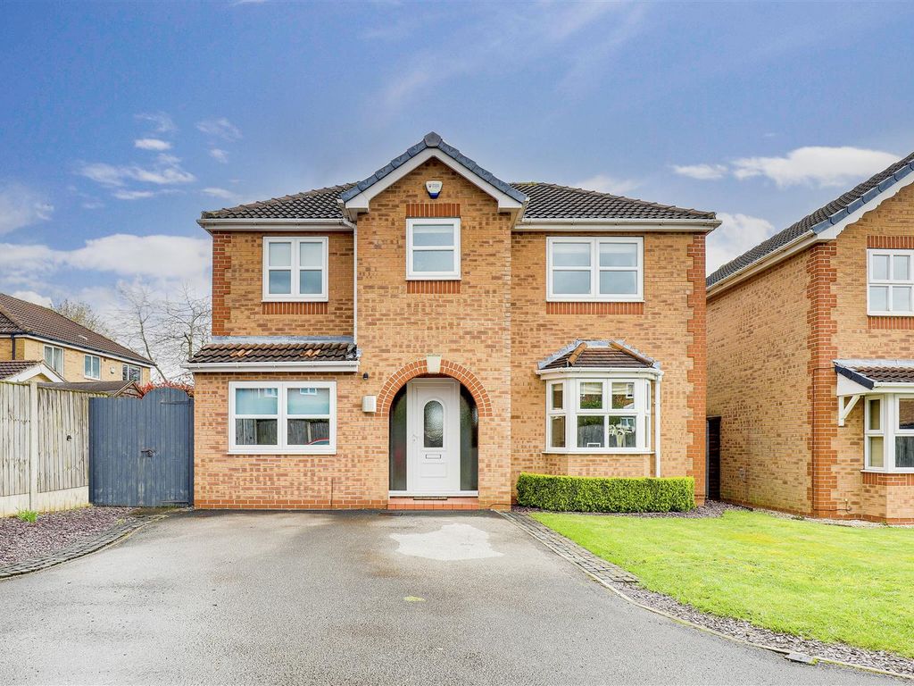 4 bed detached house for sale in Leaf Close, Hucknall, Nottinghamshire