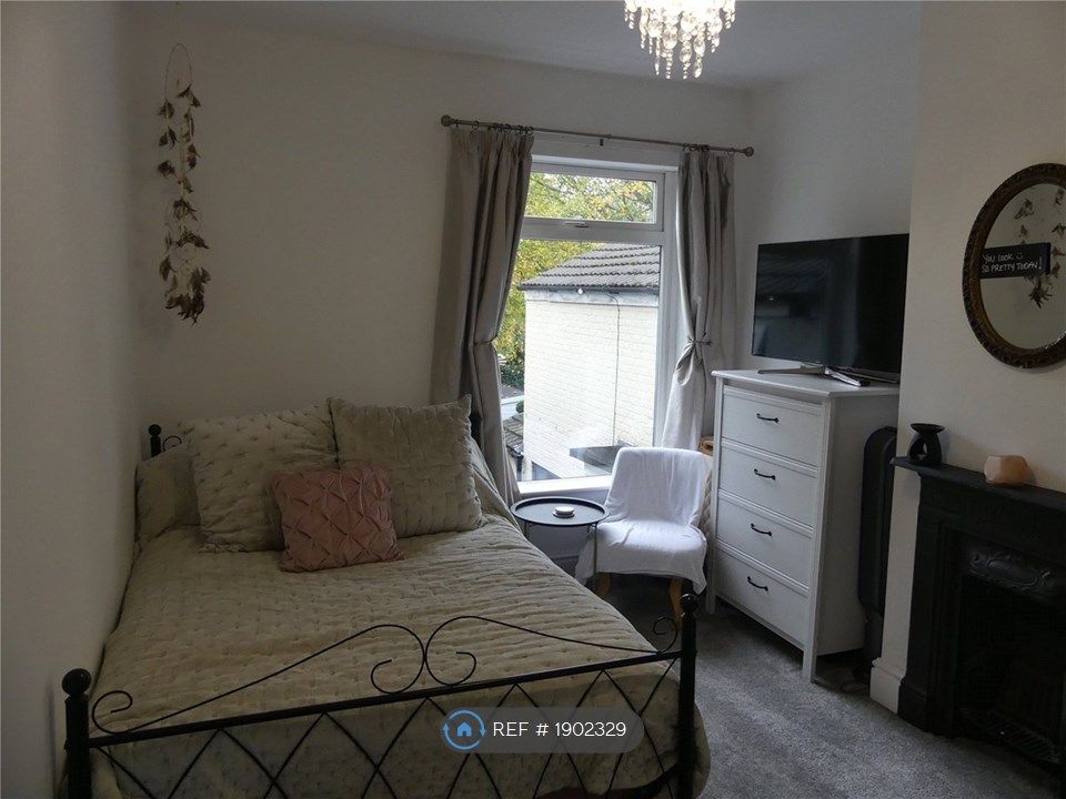 Room to rent in Legsby Avenue, Grimsby DN32, £515 pcm Zoopla