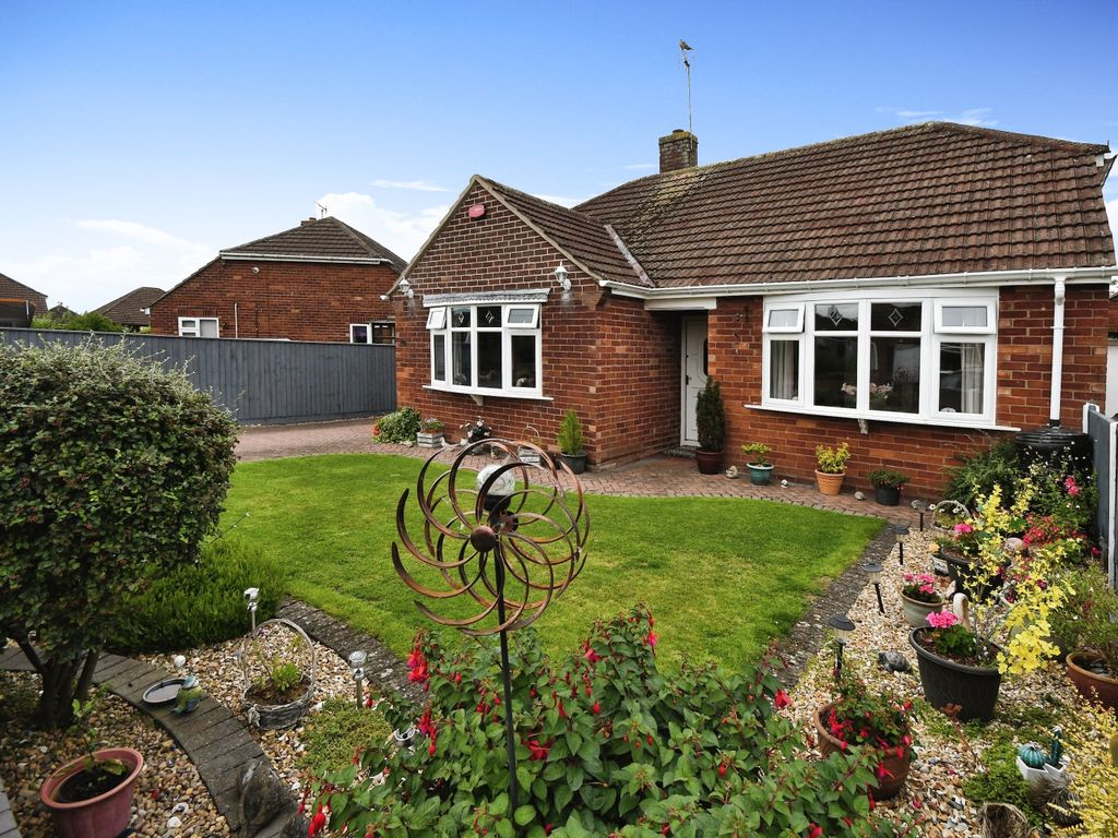 2 bed detached bungalow for sale in The Link, Bracebridge Heath