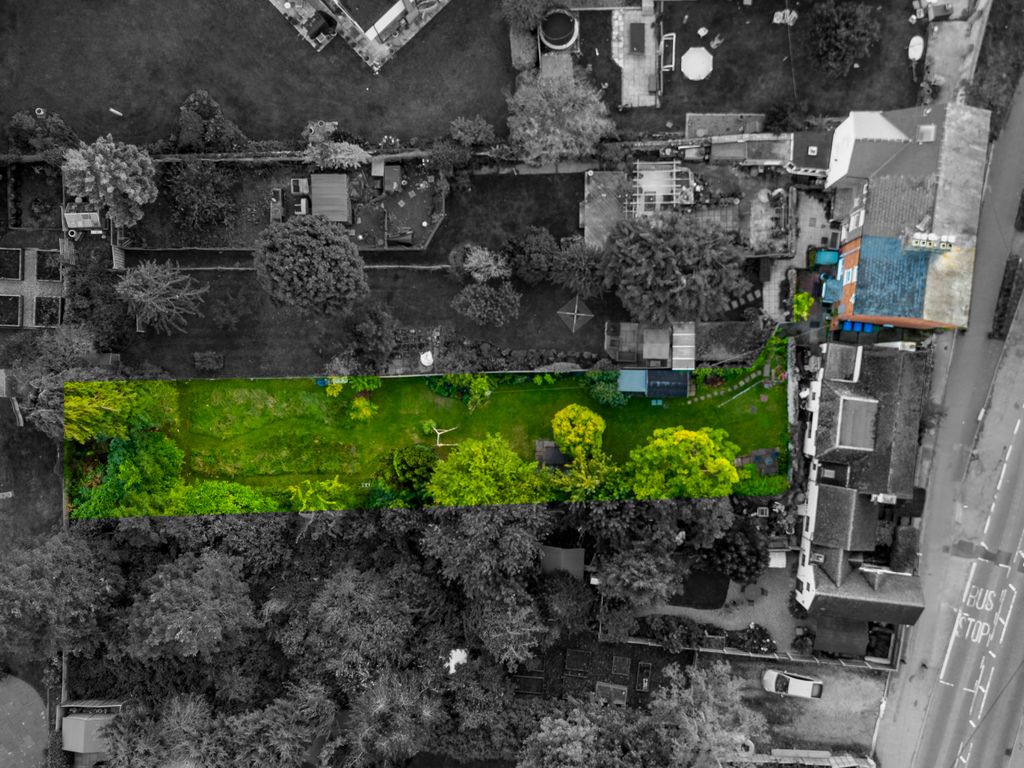 3 bed end terrace house for sale in Oxford Road, Stone, Aylesbury HP17