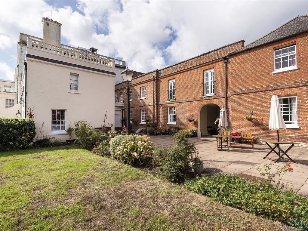 2 bed flat for sale in Barham Mews, Teston, Maidstone ME18 Zoopla