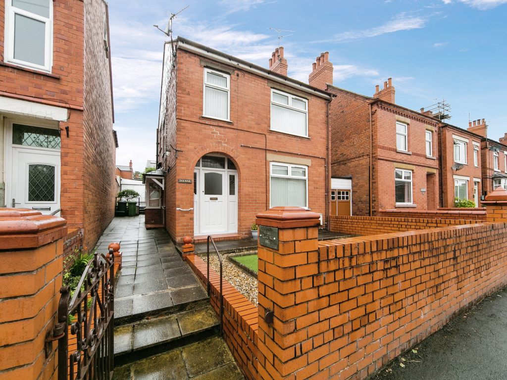 3 bed detached house for sale in Stanley Road, Ponciau, Wrexham LL14