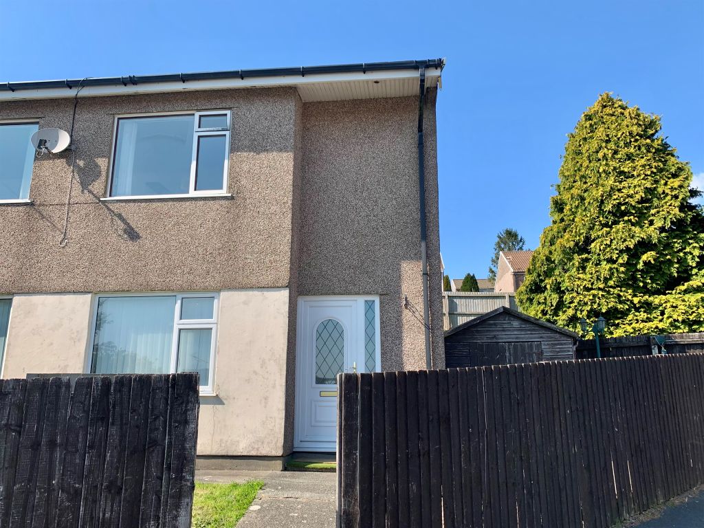 2 bed flat for sale in Bryn Owain, Caerphilly CF83 Zoopla