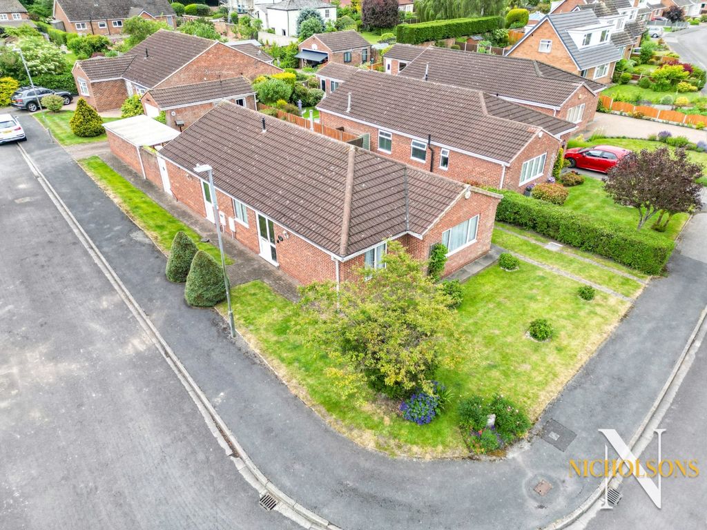 3 bed bungalow for sale in St. Saviours Close, Retford, Nottinghamshire