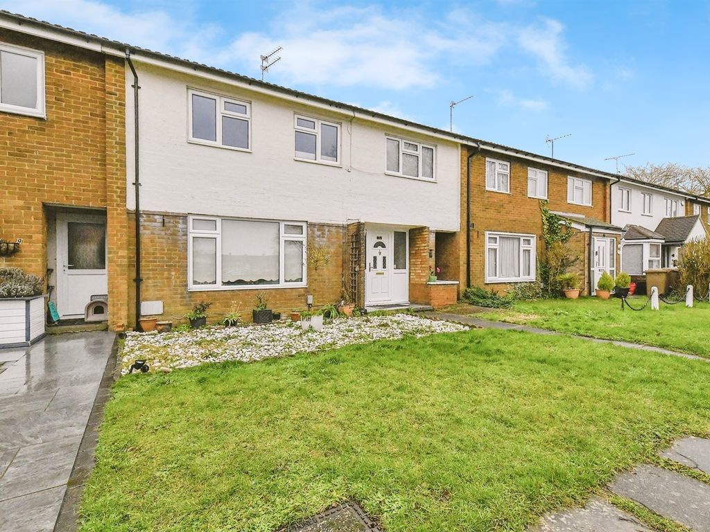 3 bed terraced house for sale in Russell Close, Stevenage SG2, £360,000