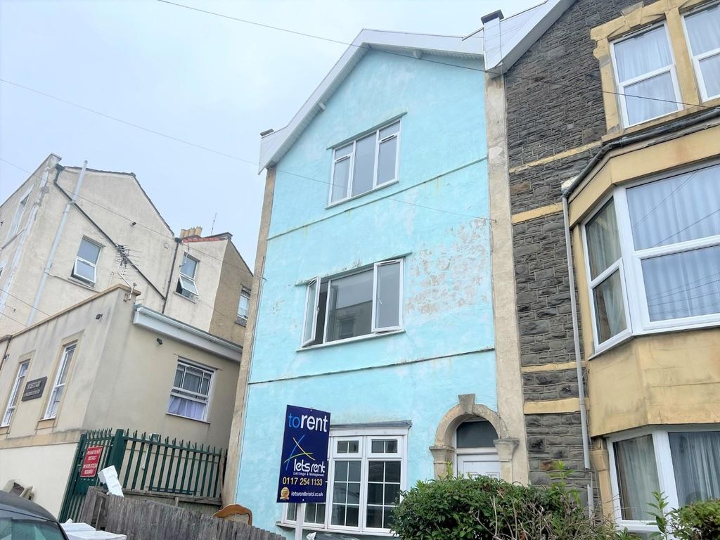 4 bed terraced house to rent in Badminton Road, St. Pauls, Bristol BS2