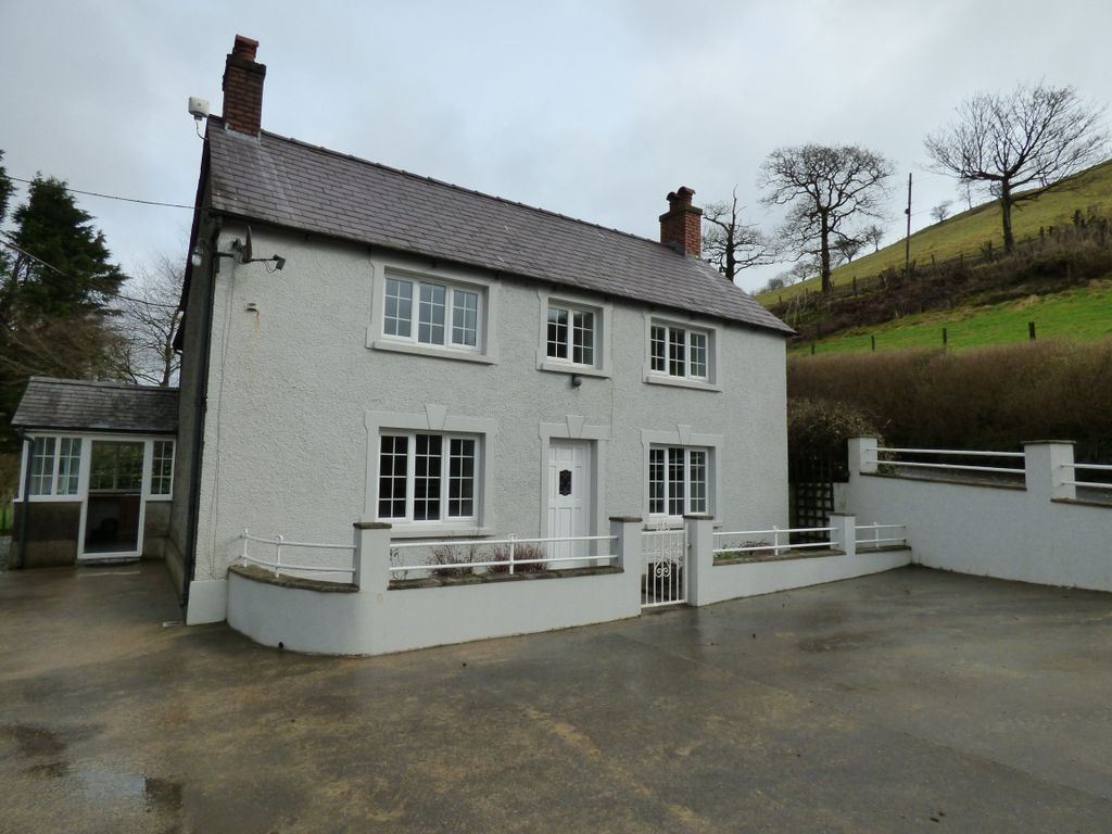 3 bed detached house to rent in Ffarmers, Llanwrda, Carmarthenshire