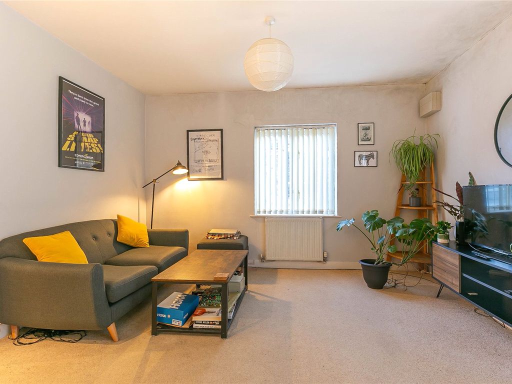 2 bed shared to rent in Gloucester Road,