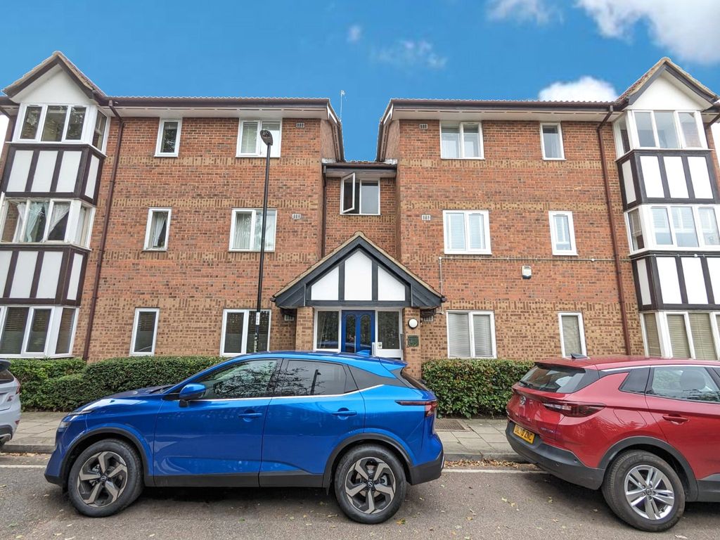 2 bed flat for sale in Barrow Court, Catford, London SE6, £199,950 Zoopla