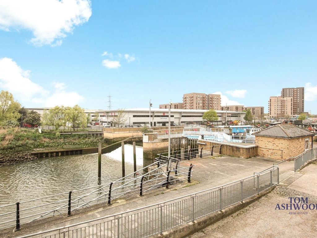 1 bed flat for sale in Crick Court, Spring Place, Barking IG11, £